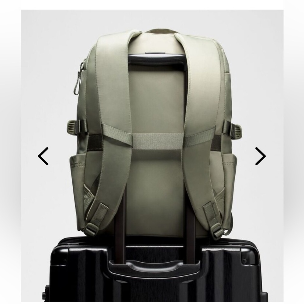 NWT Lululemon New Crew Backpack 22L / BAY LEAF - Picture 5 of 5